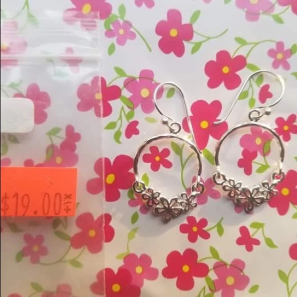Jewelry - 💥5/$25💥Sterling silver earrings